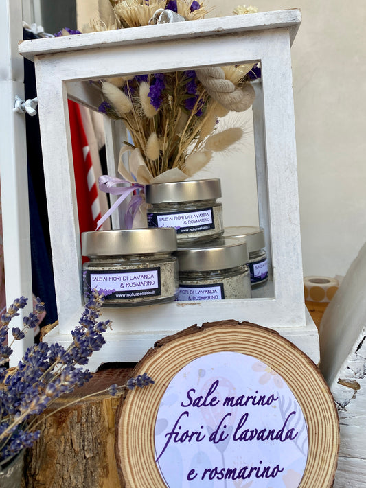 Sale marino rosmarino e fiori di lavanda