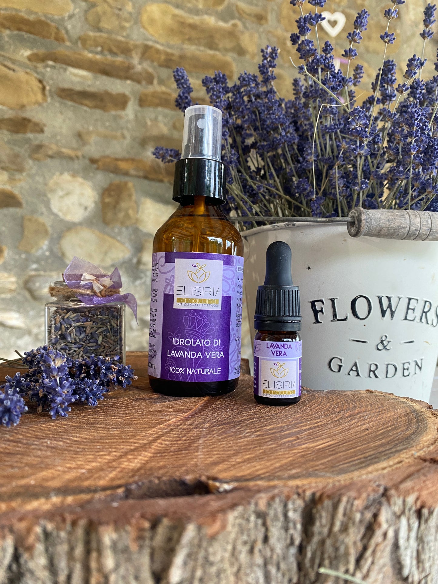 Idrolato e olio essenziale di lavanda